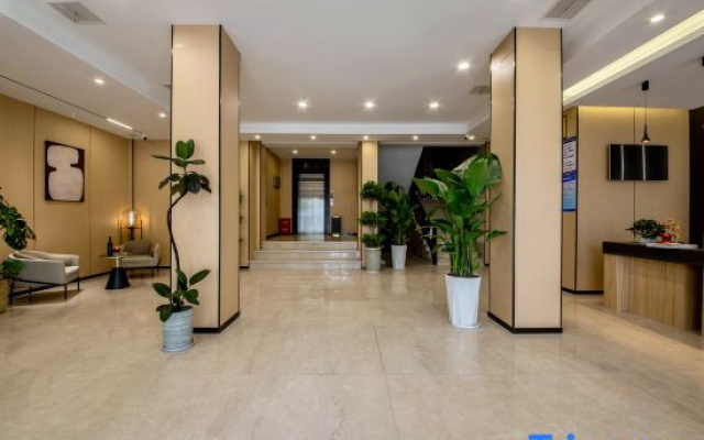 Senlan Hotel (Zhongxiang Bus Station Branch)