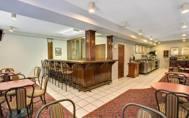 Days Inn & Suites Hickory