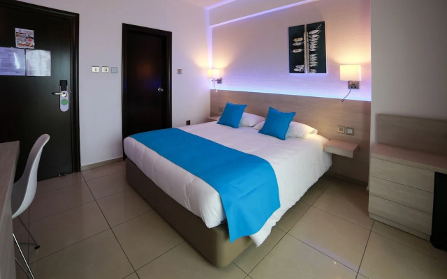 Les Palmiers Luxury Suites