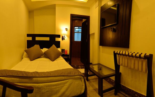 OYO 6645 Hotel Sapphire
