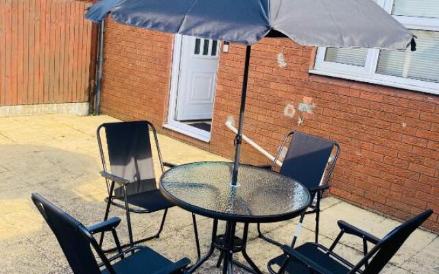 Cheerful home near City Centre,Station& RaceCourse