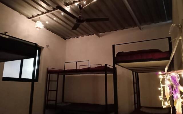 Hostel Pitchers