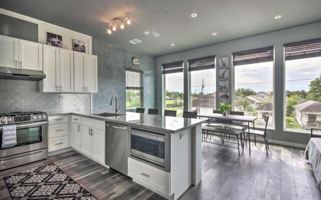 Rustic 4-Story Rooftop Spectacular Downtown View