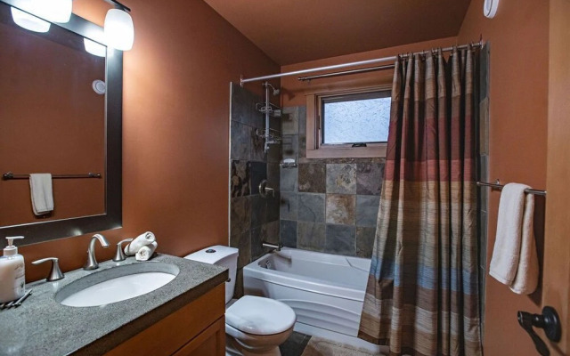Begbie Snug by Revelstoke Vacations