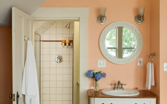 Lake House at Ferry Point