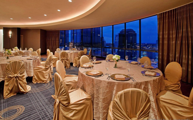 Crowne Plaza Kansas City Downtown by IHG