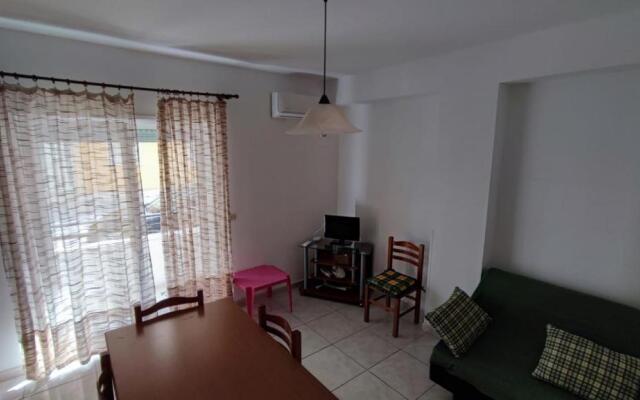 via dei pini n°63 int. 1