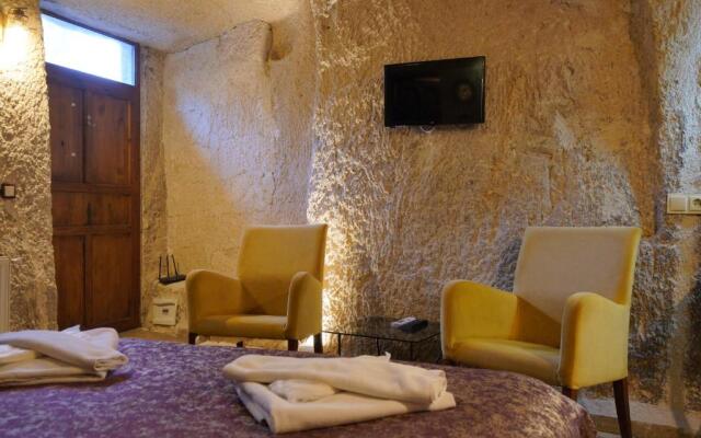 Emit Cave Hotel