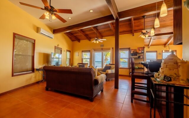 Casa De Bonita 4 Bedroom Home by RedAwning