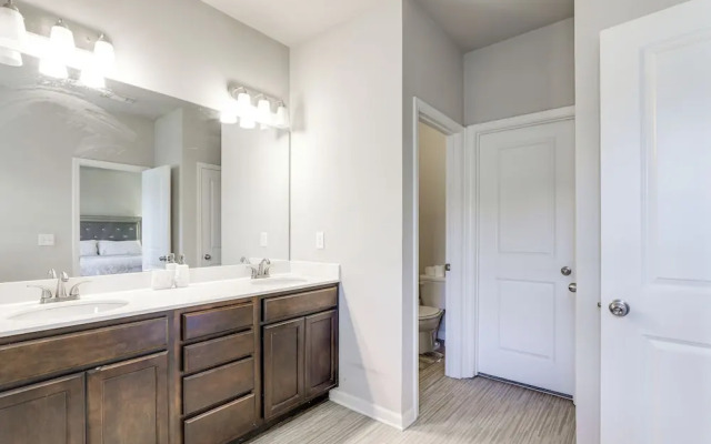 Lawrenceville Townhome w/ Community Pool Access!