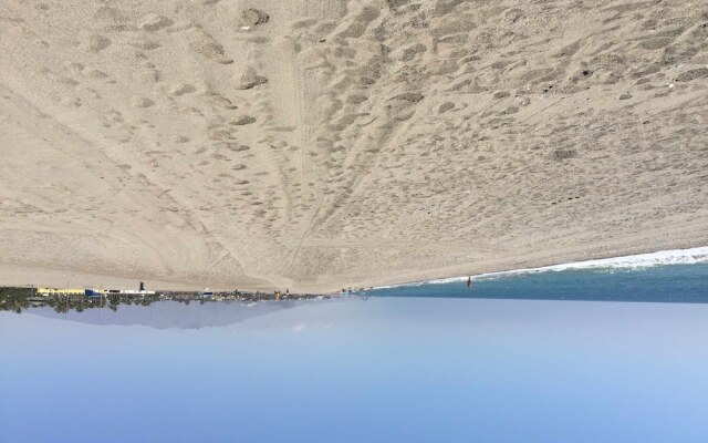 VenAVera E21B - 1 Bedroom/1Bath Beachfront WIFI