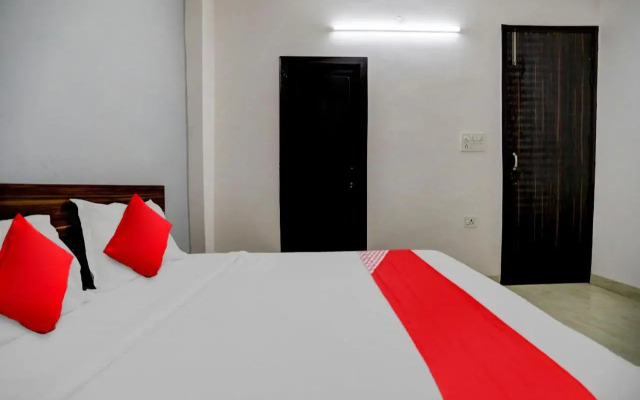 Oyo Flagship 703376 Mk Residency