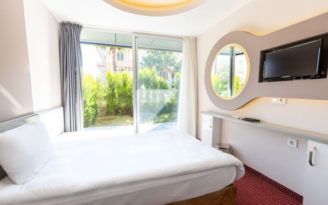 IS Hotel