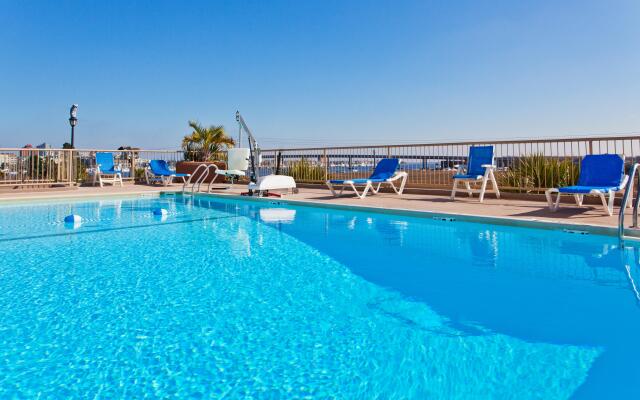 Holiday Inn Charleston Riverview by IHG