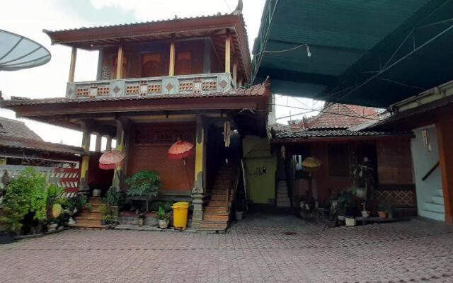 OYO 90031 Villa Papada
