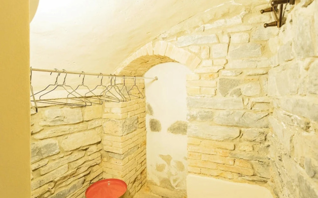 Romantic Escape City Centre With Jacuzzi & Parking