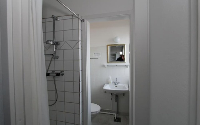 Therns Hotel