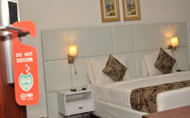 OYO 2037 Hotel Manor