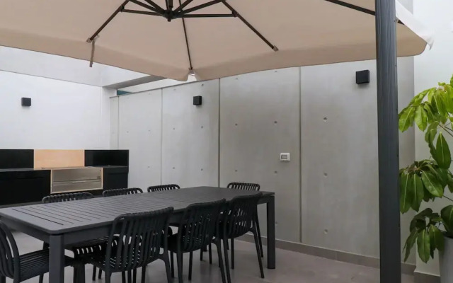 w Extraordinary 2BR With Balcony in Miraflores