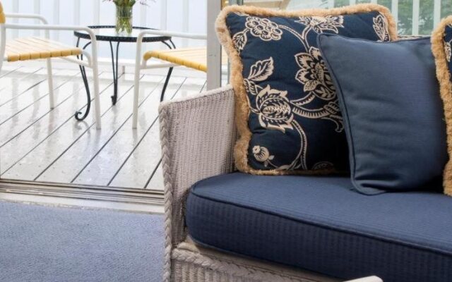 Dockside Guest Quarters & Restaurant