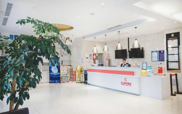 Xinjiang Tianshan Snow Leopard Hotel