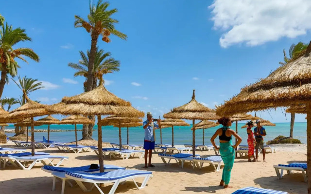 Hari Club Beach Resort