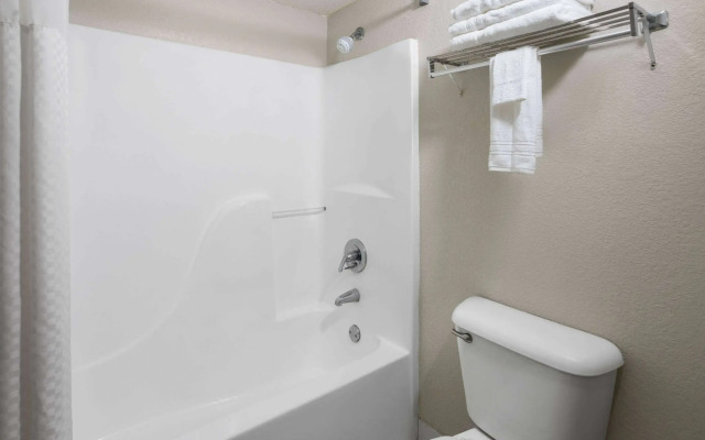 Days Inn by Wyndham Waycross