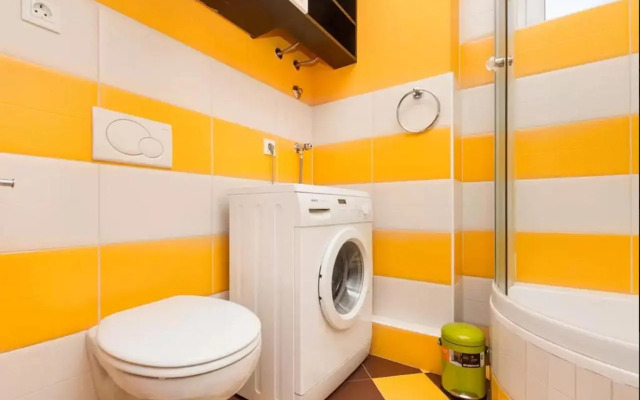 Apartment Put Meja