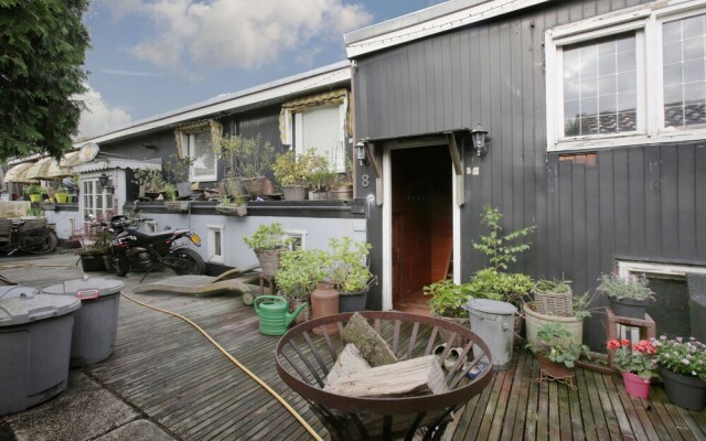 Stylish Studio In Houseboat