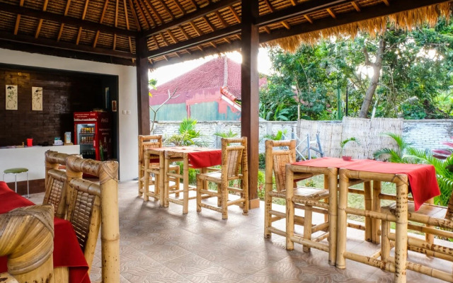 OYO 992 Semilir Senggigi Inn