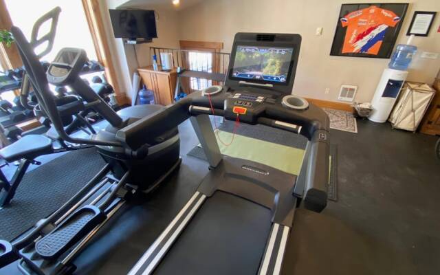 #305 Vail International