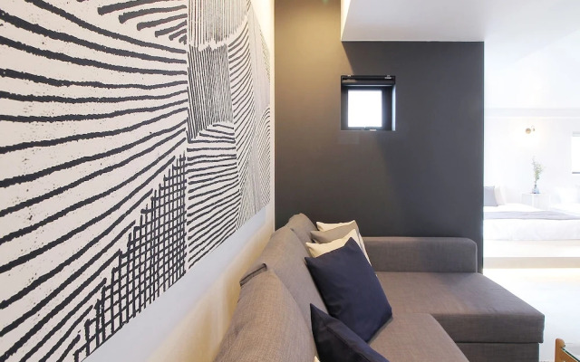 bHotel