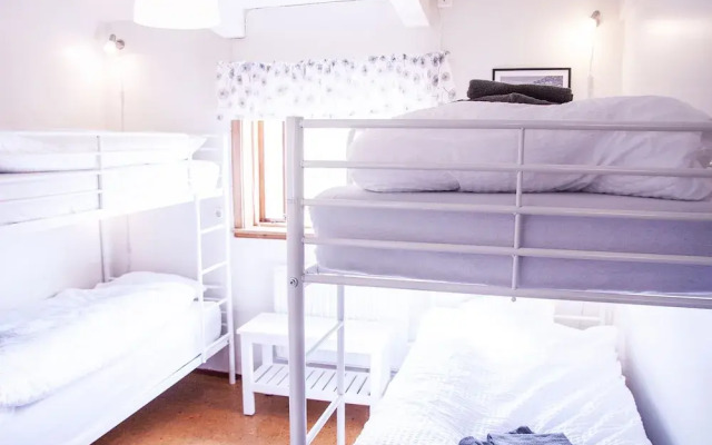 Fossardalur Guesthouse - Hostel