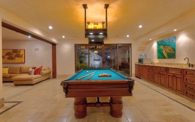 Casa de la Familia 7 Bedroom Contemporary Hacienda Style at Discounted Rate!