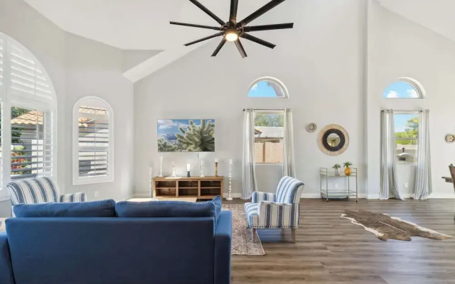 Red Mountain Retreat 5 BDR w/ Heated Pool!