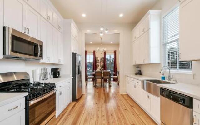 Luxury 3BR on Carondelet by Hosteeva