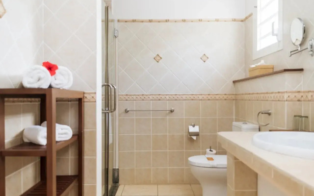 Royal Beach Hotel & Spa