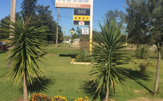 Silver Oaks Motel