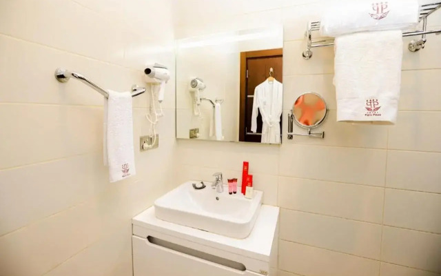 Paris Plaza Hotel