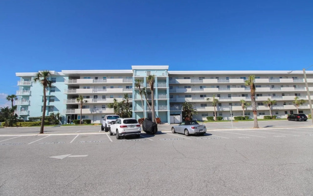 Sea Coast Gardens III 507