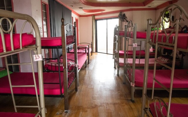 Pink Manila Hostel
