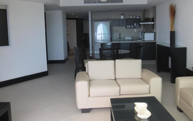 Bay View Grand Marina 1605 Sur