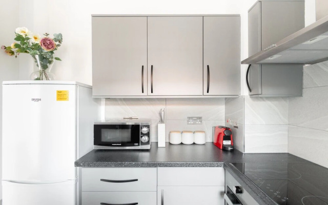 Modern 4-Bedroom Apart near Aldgate East