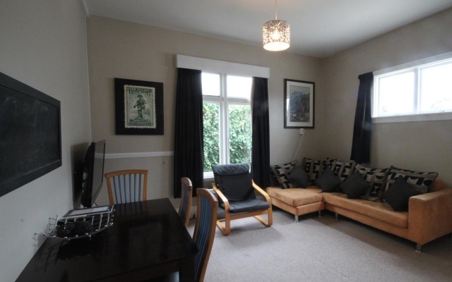 Clarence Villas – Guest Rooms – Christchurch