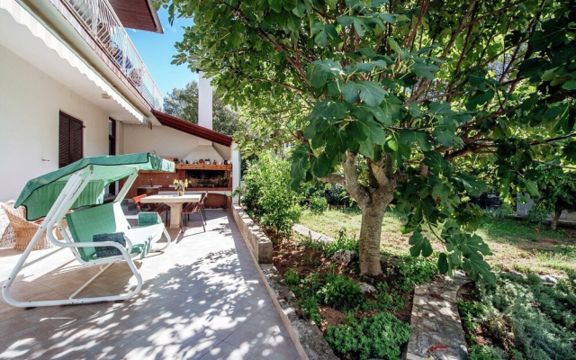 Sun Filled Apartment in Pakostane Dalmatia With Garden