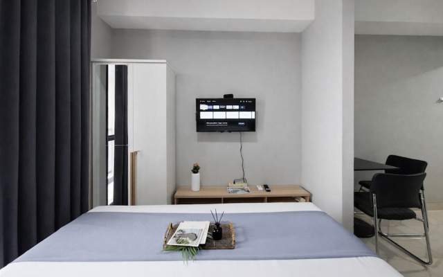 Restful Monochrome Studio At Apartment The Ayoma