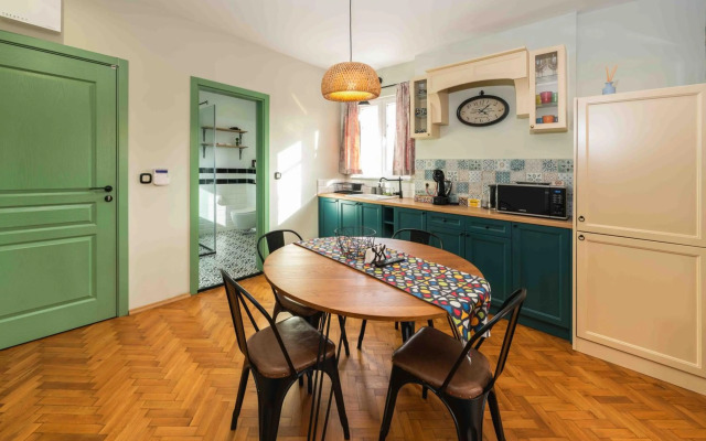 The Heart of the City Center Luxury Apartment 1