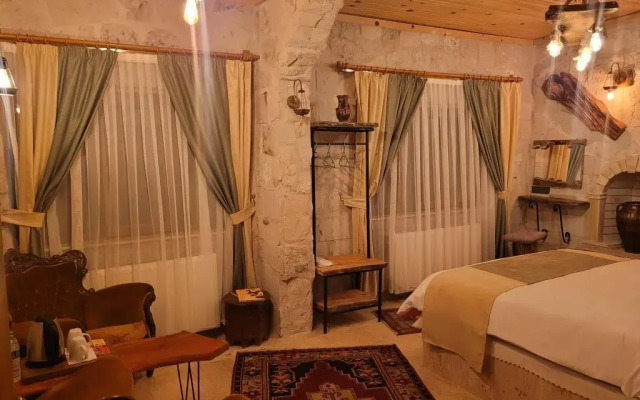 La Di̇as Cave Cappadoci̇a