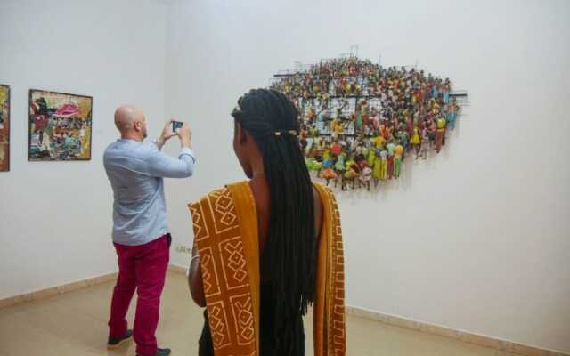 Loman Art House