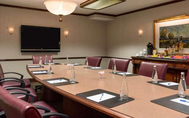 Wyndham Dallas Suites - Park Central